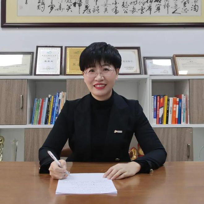 3位候选人开始投票2买球的app:024塑料循环年度影响力人物“金苹果奖”(图2)