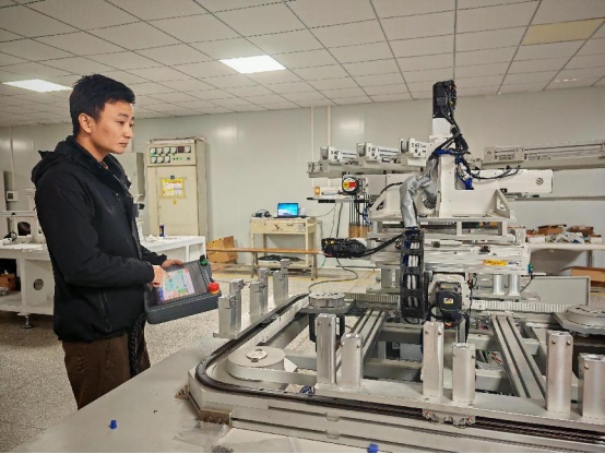 买球网站：不负春光！咸宁吹响支点建设冲锋号(图9)