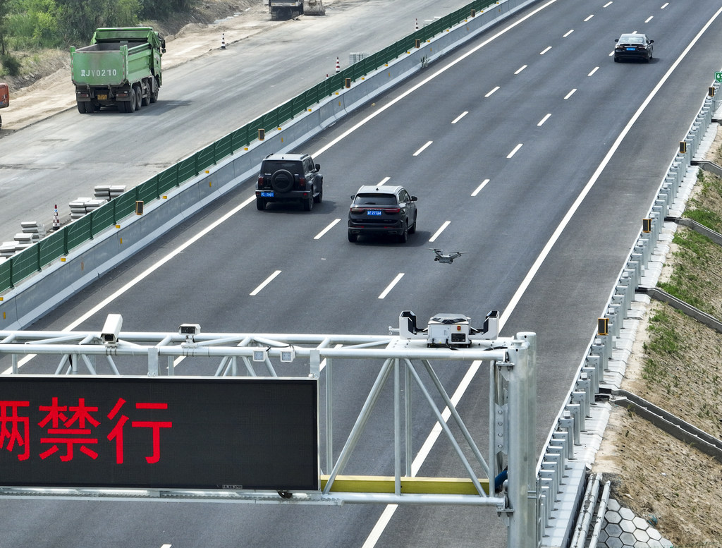 新闻纵深·追踪“人工智能+”丨公路巡检有了“智慧眼”“聪明脑”(图1)
