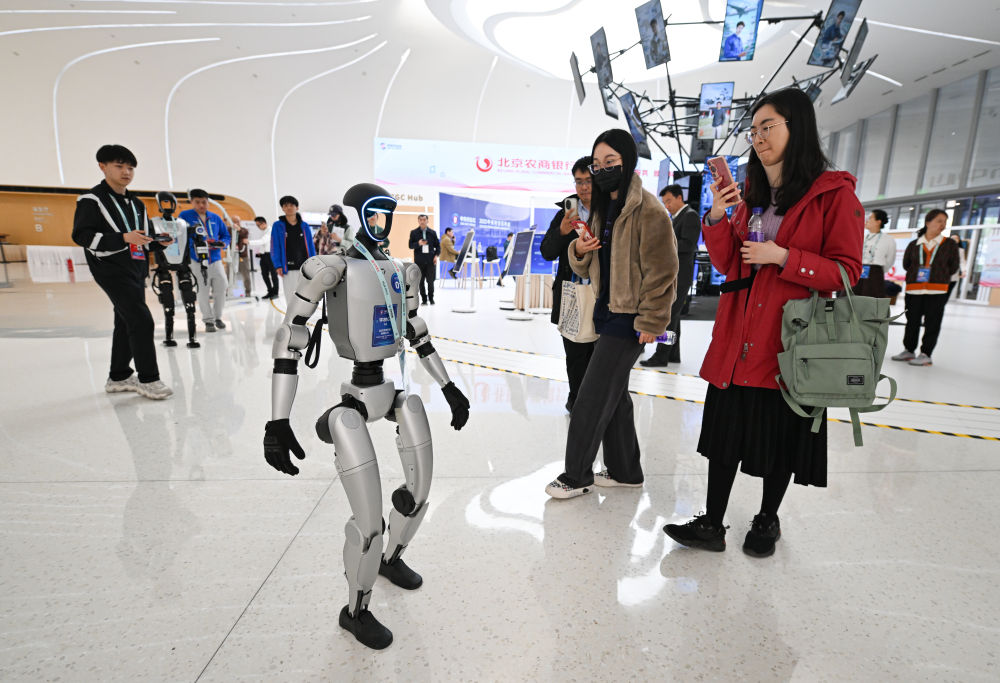 从“买球的app:中国制造”到“中国智造”：外国人眼中的经济韧性(图3)