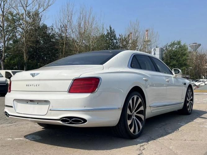 2024款宾利飞驰40TV8雅度版菱格座椅旋转屏22寸机械切割轮毂(图6)