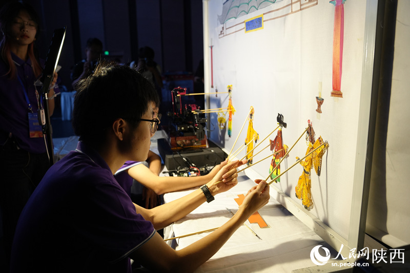 用机械臂表演皮影戏这帮大学生可“真会玩儿”