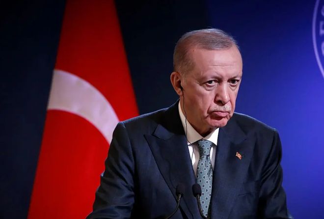 买球的app:特朗普长文贺93俄无人机袭乌西土总统：普京和泽连斯基都未准备好面谈狼叔看世界(图5)