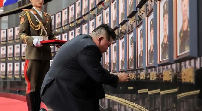 买球的app:特朗普长文贺93俄无人机袭乌西土总统：普京和泽连斯基都未准备好面谈狼叔看世界(图3)