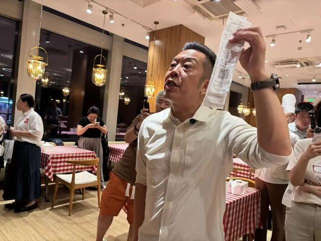 西贝创始人：罗永浩方结账时攒了会员积分走后一小时却说“恶心”明天起全国所有门店上线“罗永浩菜单”买球的app:(图2)