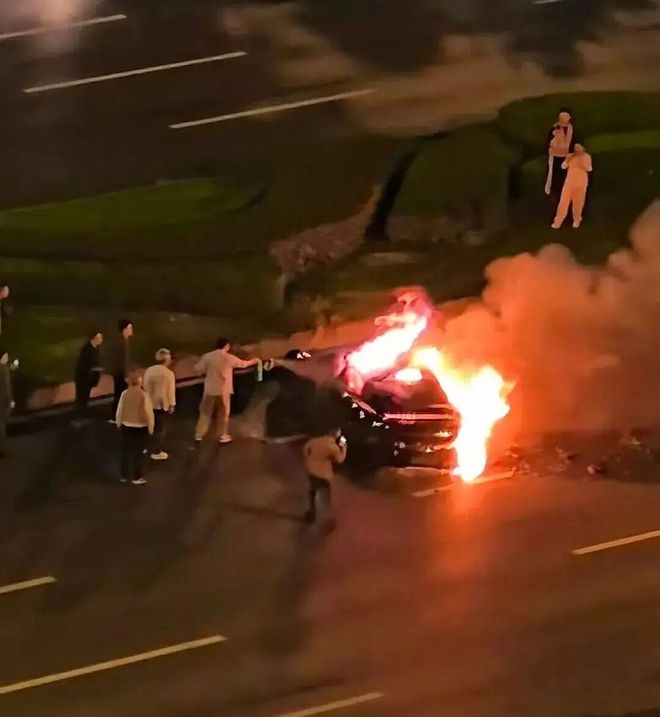 10天3起事故后小米再陷安全质疑身价已蒸发300亿