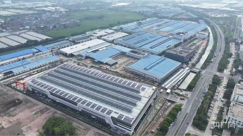 十大买球平台：民营经济新观察｜从“草根”到“树根”一座小镇的产业突围