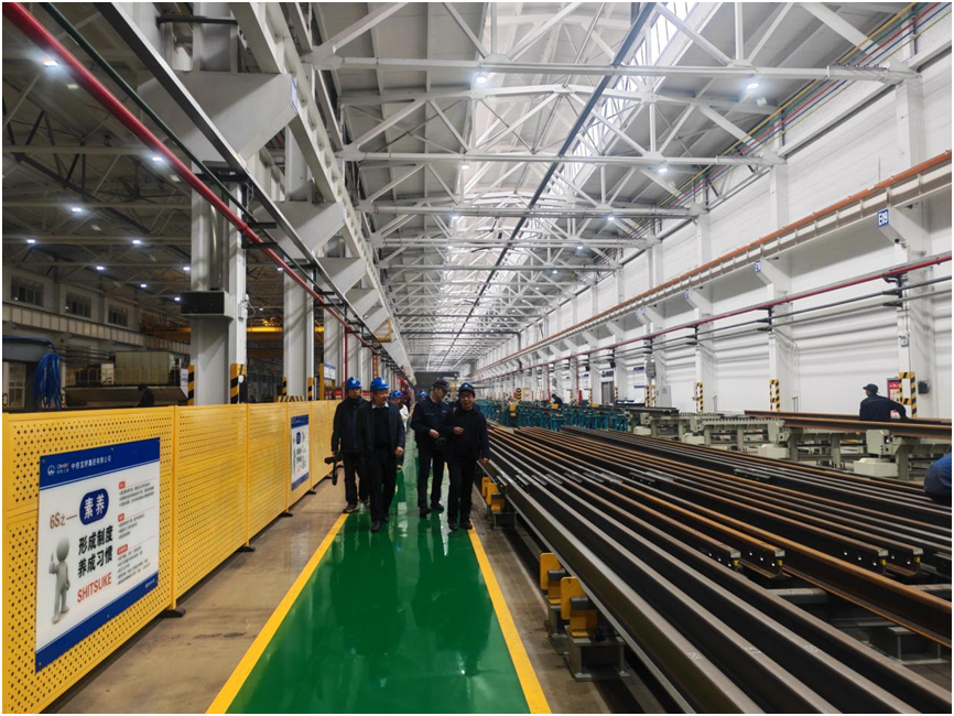 2025年“聚焦新质生产力探寻渭滨新动能”专家媒体调研行启动(图4)