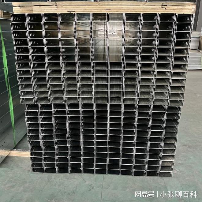 电缆桥架选型认准霸州市源辉槽式模压产品齐全专业服务保障工