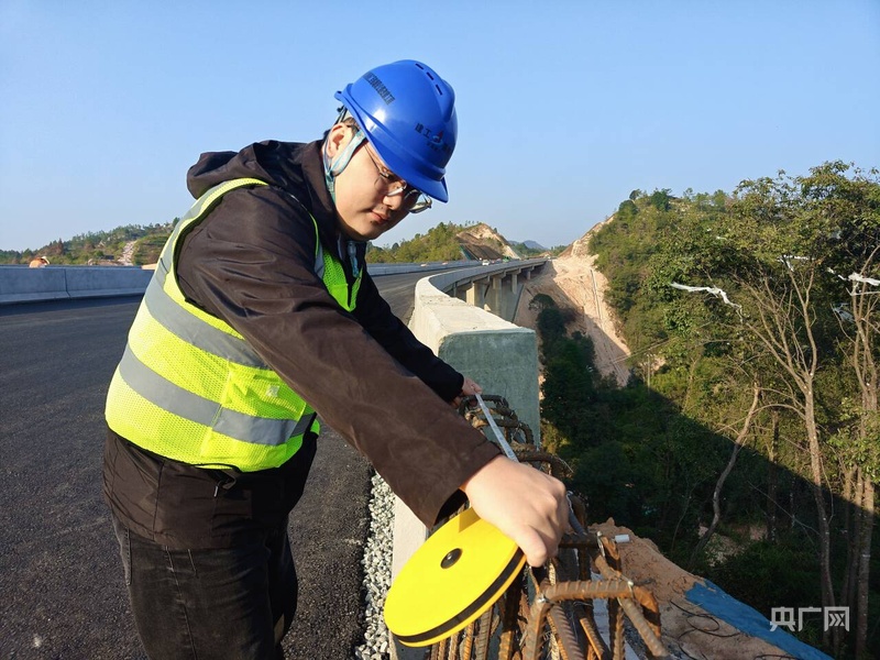 匠心筑路汤秋东：十年磨剑筑通买球网站：途