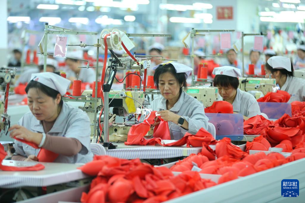 十大买球平台：奋力冲刺“全年红”(图10)