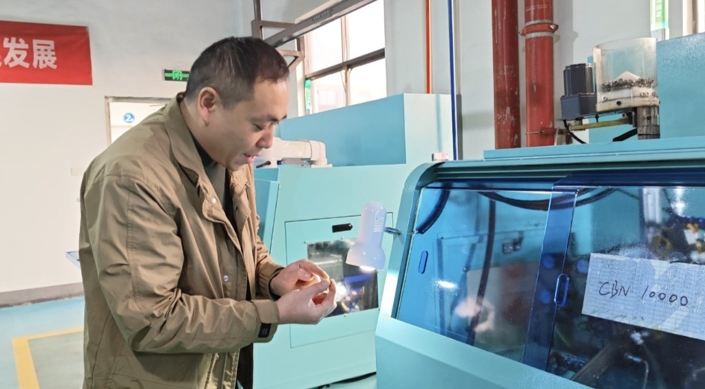 四敢垂范真抓实干丨于毫厘间“创”新路在人心处“筑”未来——记湖南南光精密机械有限公司总经理郭成立(图3)