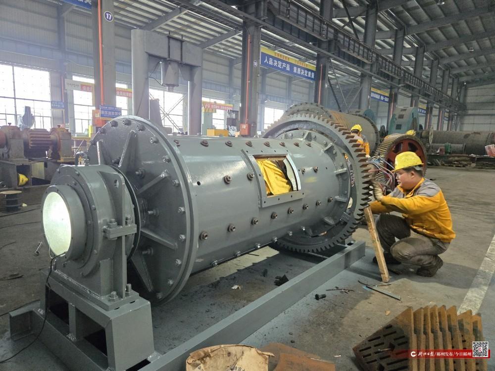 桂阳高新区：开年赶工忙机械“出海”热