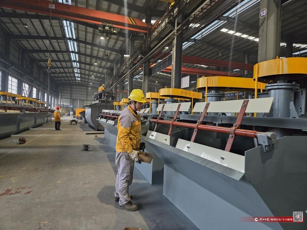 桂阳高新区:开年赶工忙机械“出海”热(图2)