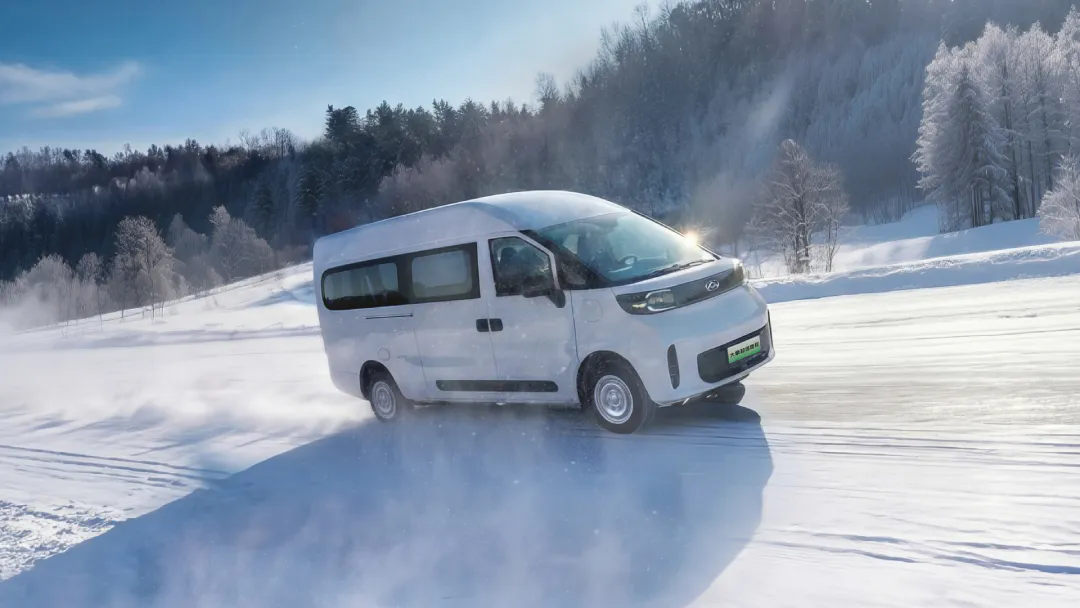 买球网站：行业首款大通超级增程大轻客将在北京车展上市(图1)