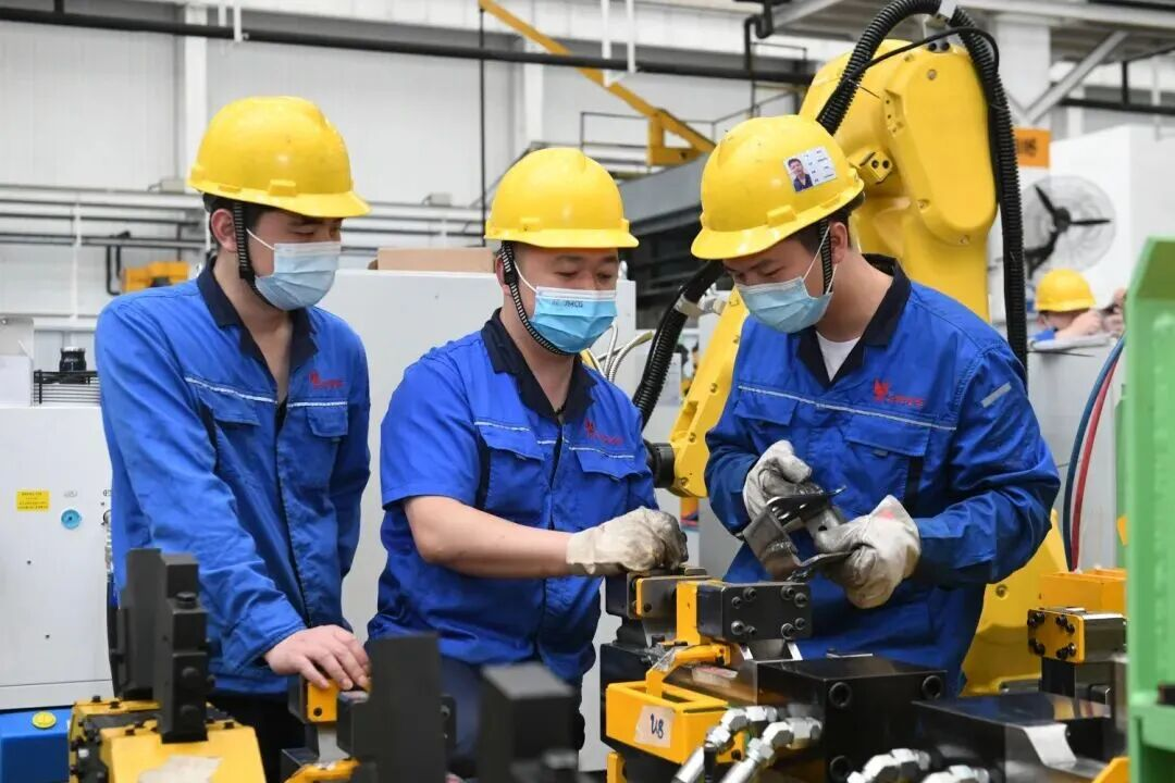 十大买球平台：中国青年五四奖章获得者杨准正：青春在001毫米间闪光(图5)